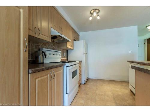 1130 Copper Leaf Crescent, Kitchener, ON - Indoor Photo Showing Kitchen