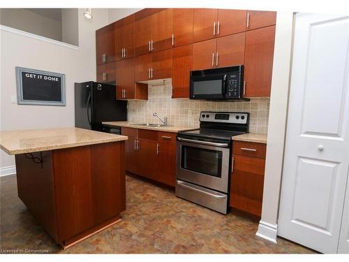 208-276 King Street W, Kitchener, ON - Indoor Photo Showing Kitchen