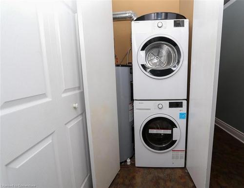 208-276 King Street W, Kitchener, ON - Indoor Photo Showing Laundry Room