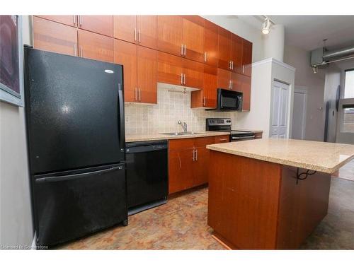 208-276 King Street W, Kitchener, ON - Indoor Photo Showing Kitchen