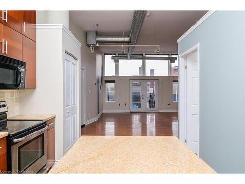 208-276 King Street W, Kitchener, ON - Indoor Photo Showing Kitchen