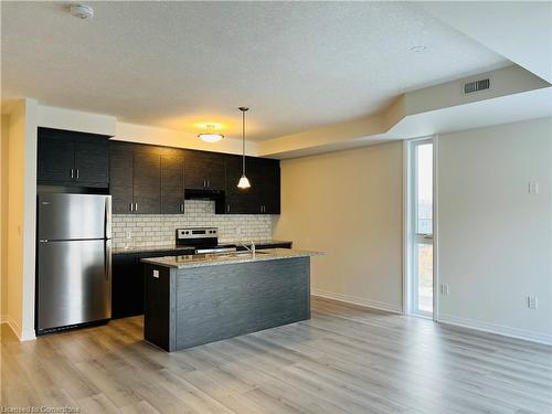 14-142 Foamflower Place, Waterloo, ON - Indoor Photo Showing Kitchen