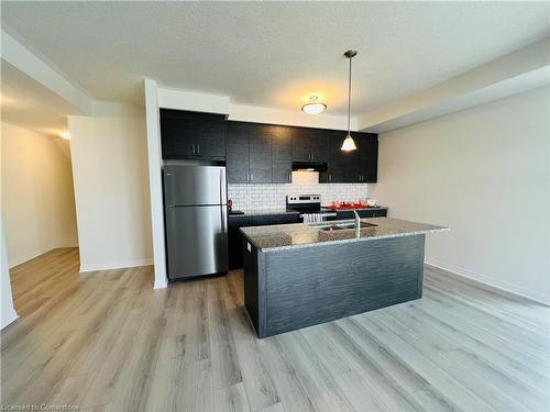 14-142 Foamflower Place, Waterloo, ON - Indoor Photo Showing Kitchen