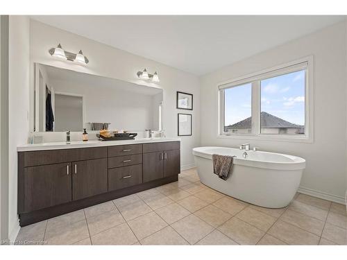 468 Equestrian Way, Cambridge, ON - Indoor Photo Showing Bathroom