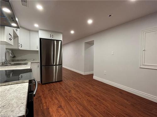 Lower-184-B Wilfred Avenue, Kitchener, ON - Indoor Photo Showing Kitchen