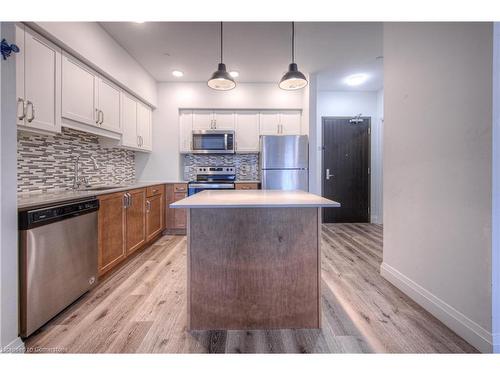 202-399 Queen Street S, Kitchener, ON - Indoor Photo Showing Kitchen With Upgraded Kitchen