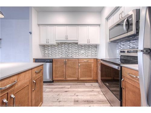 202-399 Queen Street S, Kitchener, ON - Indoor Photo Showing Kitchen