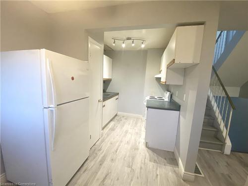 G-222 Harvard Place, Waterloo, ON - Indoor Photo Showing Kitchen