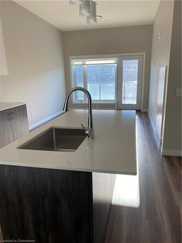 311-28 Westhill Drive, Waterloo, ON - Indoor Photo Showing Kitchen