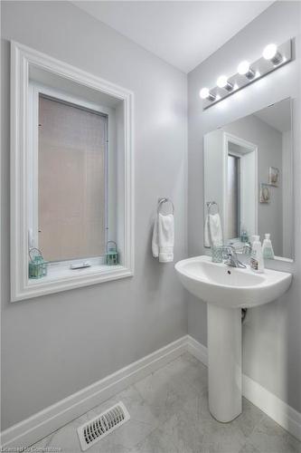 23 Pondcliffe Drive, Kitchener, ON - Indoor Photo Showing Bathroom