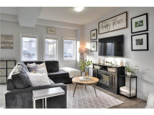 23 Pondcliffe Drive, Kitchener, ON - Indoor Photo Showing Living Room