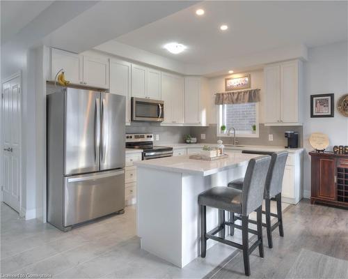 23 Pondcliffe Drive, Kitchener, ON - Indoor Photo Showing Kitchen