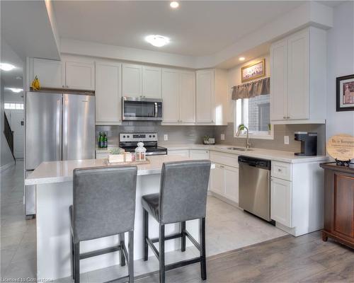 23 Pondcliffe Drive, Kitchener, ON - Indoor Photo Showing Kitchen