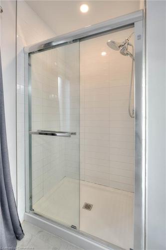 23 Pondcliffe Drive, Kitchener, ON - Indoor Photo Showing Bathroom