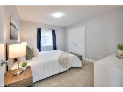 23 Pondcliffe Drive, Kitchener, ON - Indoor Photo Showing Bedroom