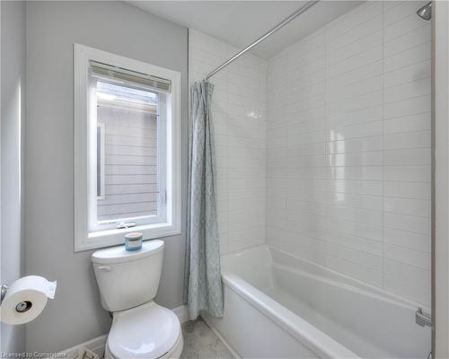 23 Pondcliffe Drive, Kitchener, ON - Indoor Photo Showing Bathroom