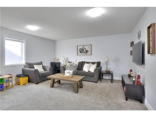 23 Pondcliffe Drive, Kitchener, ON - Indoor Photo Showing Living Room