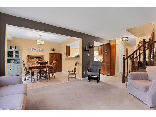 14-30 Bryan Court, Kitchener, ON - Indoor Photo Showing Living Room