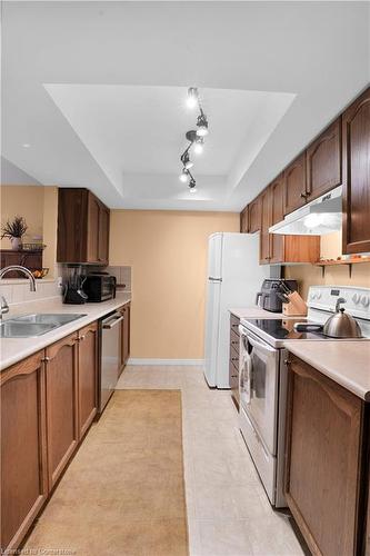 14-30 Bryan Court, Kitchener, ON - Indoor Photo Showing Kitchen With Double Sink