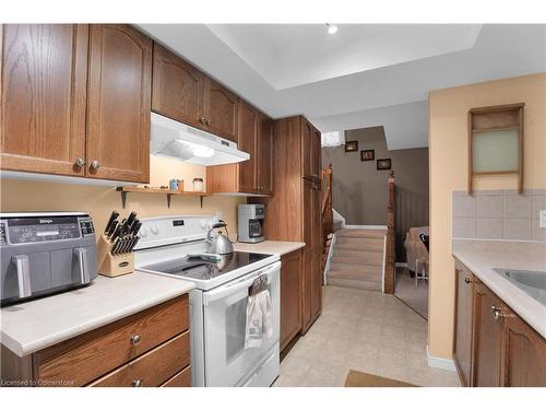 14-30 Bryan Court, Kitchener, ON - Indoor Photo Showing Kitchen