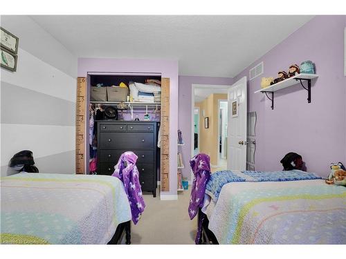 14-30 Bryan Court, Kitchener, ON - Indoor Photo Showing Bedroom