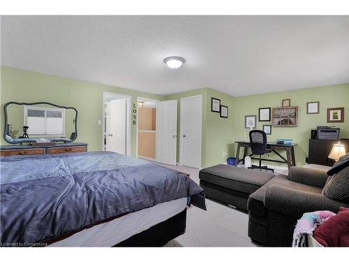 14-30 Bryan Court, Kitchener, ON - Indoor Photo Showing Bedroom