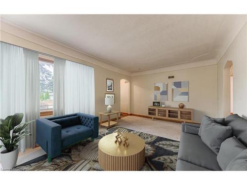 34 Dietz Avenue S, Waterloo, ON - Indoor Photo Showing Living Room