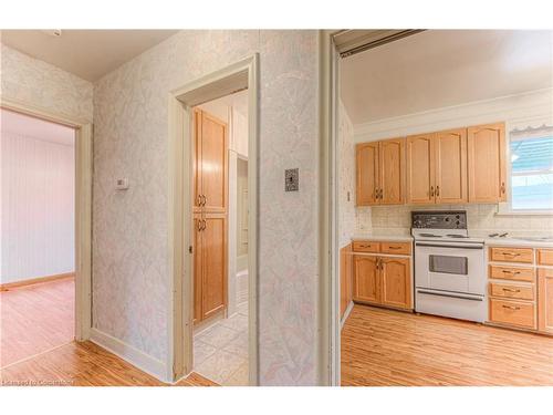 34 Dietz Avenue S, Waterloo, ON - Indoor Photo Showing Kitchen