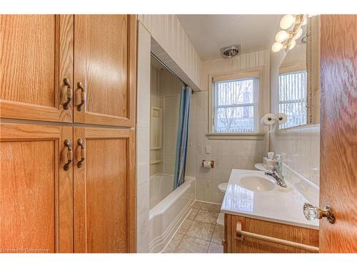 34 Dietz Avenue S, Waterloo, ON - Indoor Photo Showing Bathroom