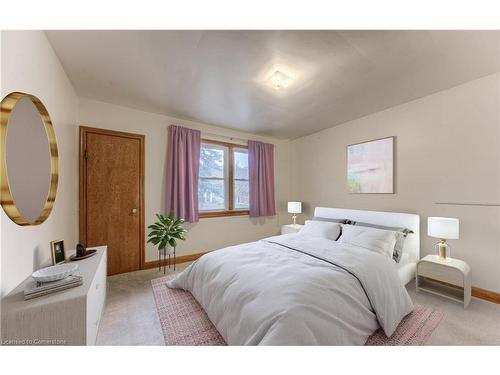 34 Dietz Avenue S, Waterloo, ON - Indoor Photo Showing Bedroom