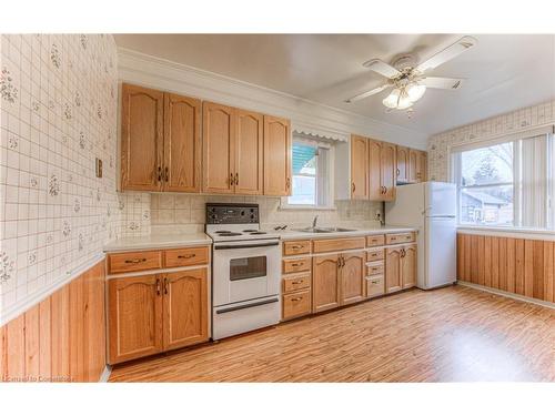 34 Dietz Avenue S, Waterloo, ON - Indoor Photo Showing Kitchen With Double Sink