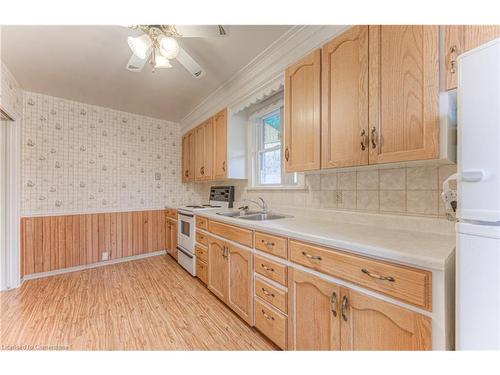 34 Dietz Avenue S, Waterloo, ON - Indoor Photo Showing Kitchen With Double Sink