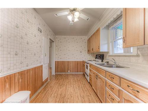 34 Dietz Avenue S, Waterloo, ON - Indoor Photo Showing Kitchen With Double Sink