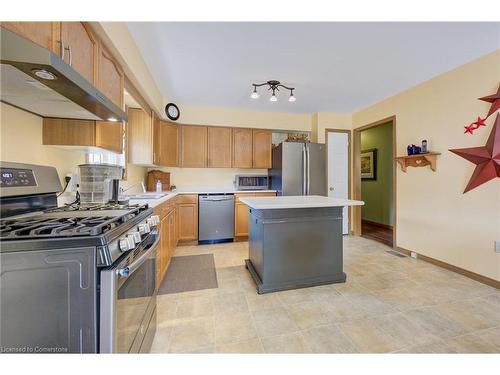 178 Melissa Crescent, Mount Forest, ON - Indoor Photo Showing Kitchen