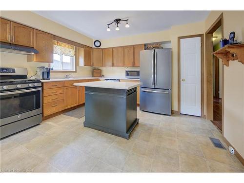 178 Melissa Crescent, Mount Forest, ON - Indoor Photo Showing Kitchen