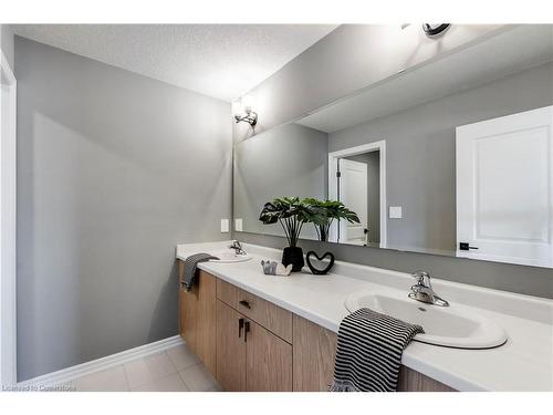 119 Langridge Way, Cambridge, ON - Indoor Photo Showing Bathroom