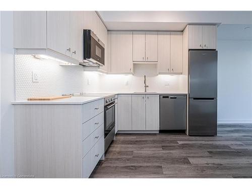 401-15 Wellington Street S, Kitchener, ON - Indoor Photo Showing Kitchen