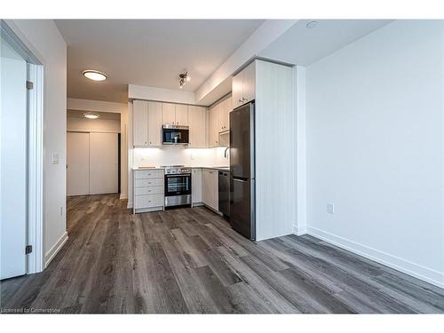 401-15 Wellington Street S, Kitchener, ON - Indoor Photo Showing Kitchen