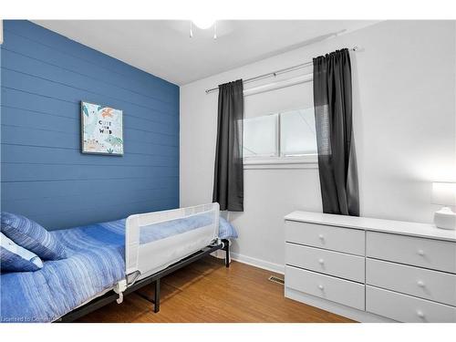 260 Tweedsmuir Avenue, London, ON - Indoor Photo Showing Bedroom