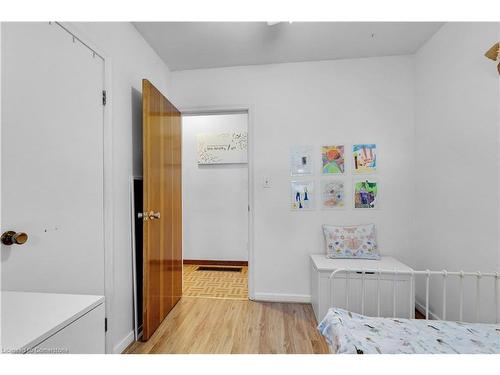 260 Tweedsmuir Avenue, London, ON - Indoor Photo Showing Bedroom