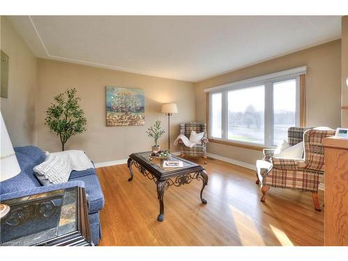 74 First Street W, Elmira, ON - Indoor Photo Showing Living Room