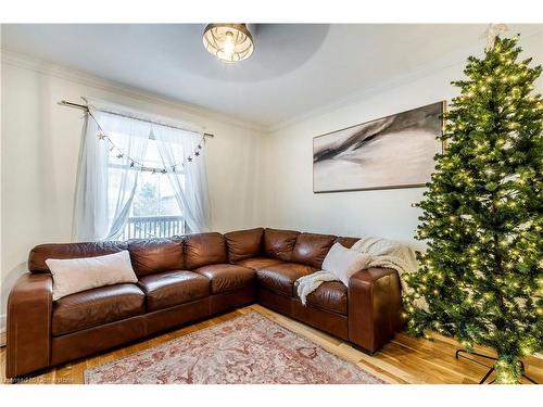 319 Douro Street, Stratford, ON - Indoor Photo Showing Living Room