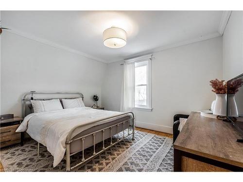 319 Douro Street, Stratford, ON - Indoor Photo Showing Bedroom