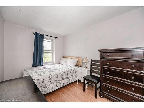 30-11 Grand River Boulevard, Kitchener, ON - Indoor Photo Showing Bedroom