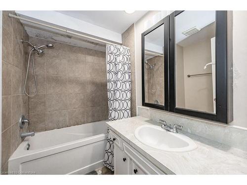 30-11 Grand River Boulevard, Kitchener, ON - Indoor Photo Showing Bathroom