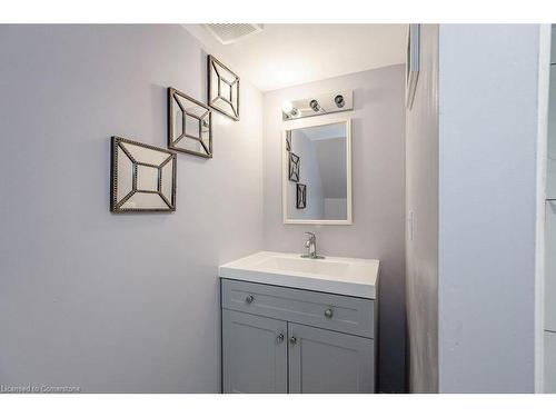 30-11 Grand River Boulevard, Kitchener, ON - Indoor Photo Showing Bathroom