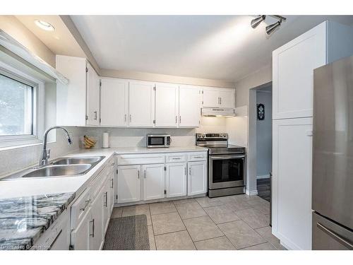 30-11 Grand River Boulevard, Kitchener, ON - Indoor Photo Showing Kitchen With Double Sink