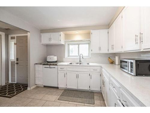 30-11 Grand River Boulevard, Kitchener, ON - Indoor Photo Showing Kitchen With Double Sink