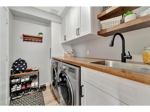 120 Wheatland Drive, Cambridge, ON - Indoor Photo Showing Laundry Room