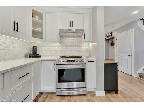 120 Wheatland Drive, Cambridge, ON - Indoor Photo Showing Kitchen With Upgraded Kitchen